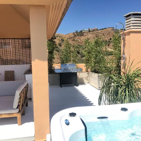 New: Luxurious Penthouse With Jacuzzi & Sea View Apartment *