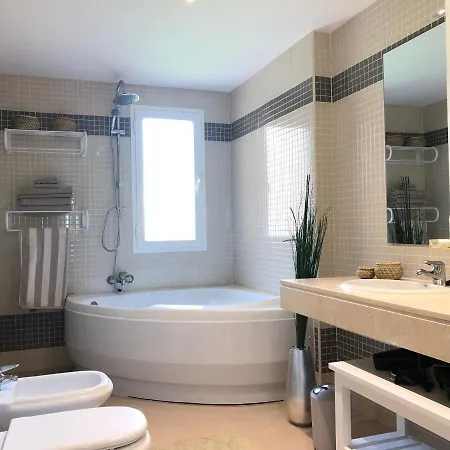 New: Luxurious Penthouse With Jacuzzi & Sea View *