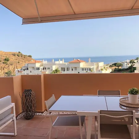New: Luxurious Penthouse With Jacuzzi & Sea View Apartment